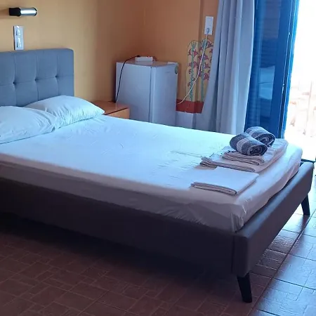 Keramos Hotel Lutró